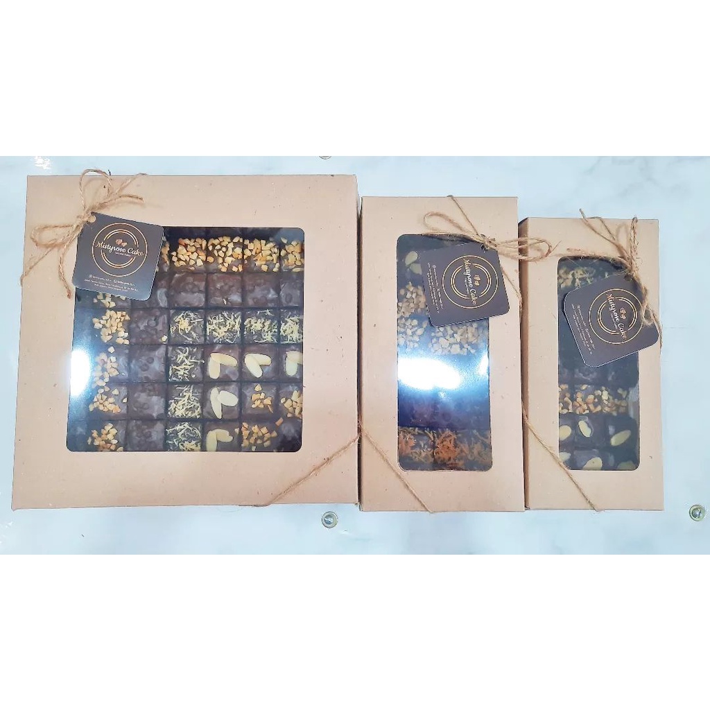 

Size M Shiny Fudgie Brownies panggang 24 x 12