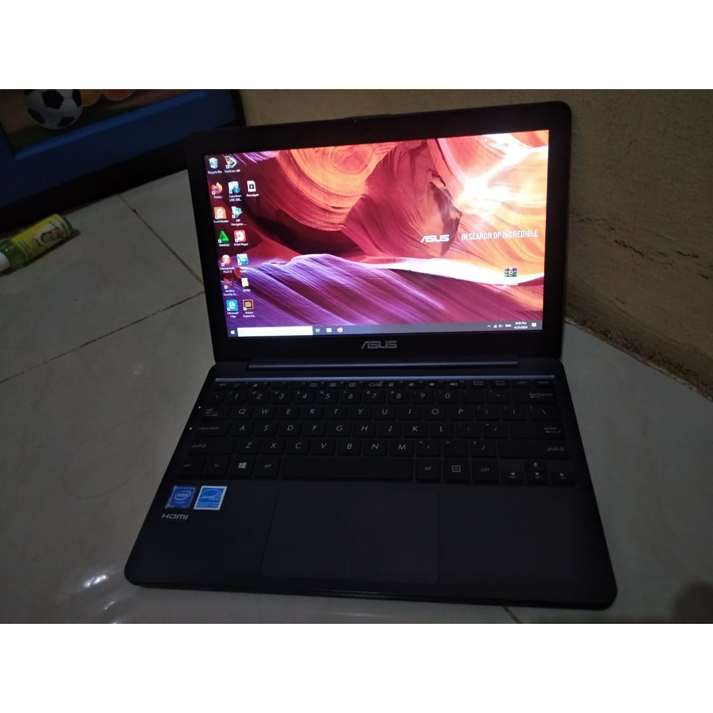LAPTOP ASUS VIVOBOOK E12 E203MAH N4000 4GB 500GB WIN10 BEKAS SEPERTI BARU MASIH ADA GARANSI RESMI