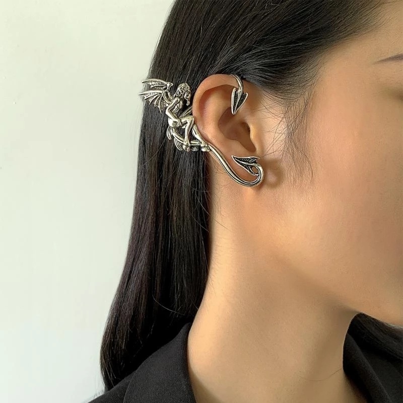 Anting Klip Tanpa Tindik Desain Ular Warna Silver Gaya Punk Untuk Wanita