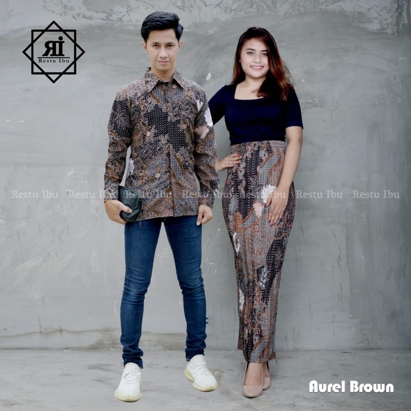 Couple rok prisket dengan kemeja batik//kemja batik semi sutra//couple batik keluarga//couple batiuk terlariss