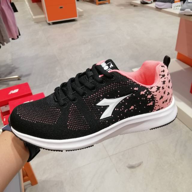 Sepatu olahraga diadora Leonardo black pink original diadora shoes diadora women original sneakers