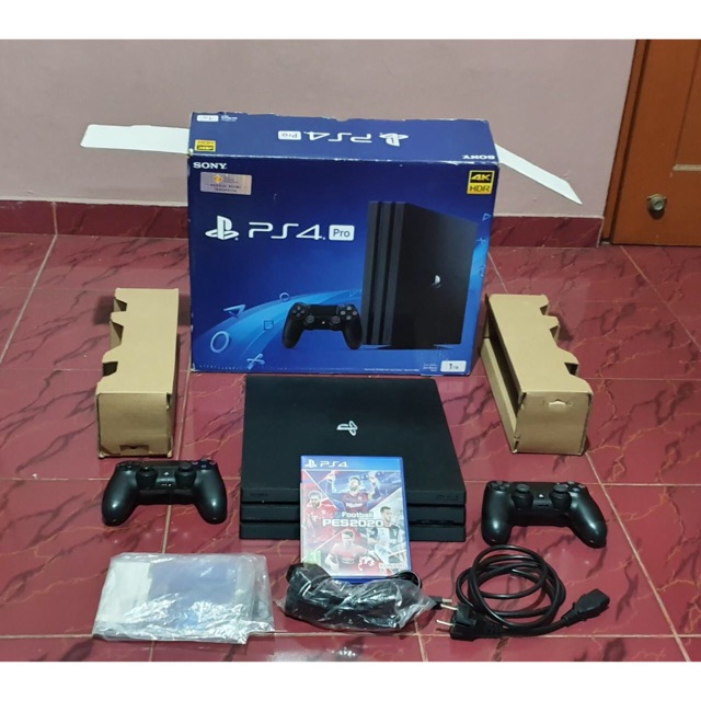 Playstasion / PS4 Pro 1 TB Jet Black CUH-7106B B01