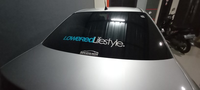 Stiker Kaca Depan Mobil Lowered Lifestyle Windshield Shopee Indonesia