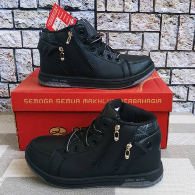 Sepatu sekolah hitam New Era TUSCANY 31/34