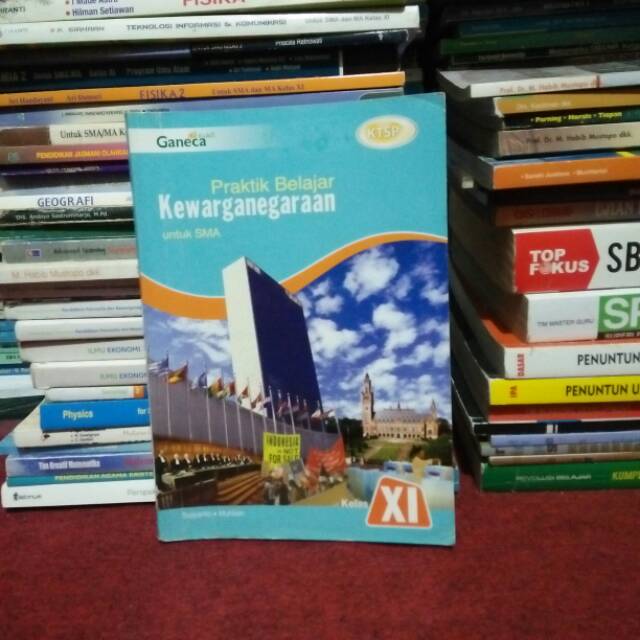 Buku Kewarganegaraan SMA Kelas 2