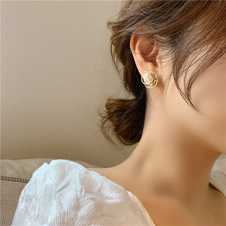 Anting Wanita Mawar Putih Elegan Korea