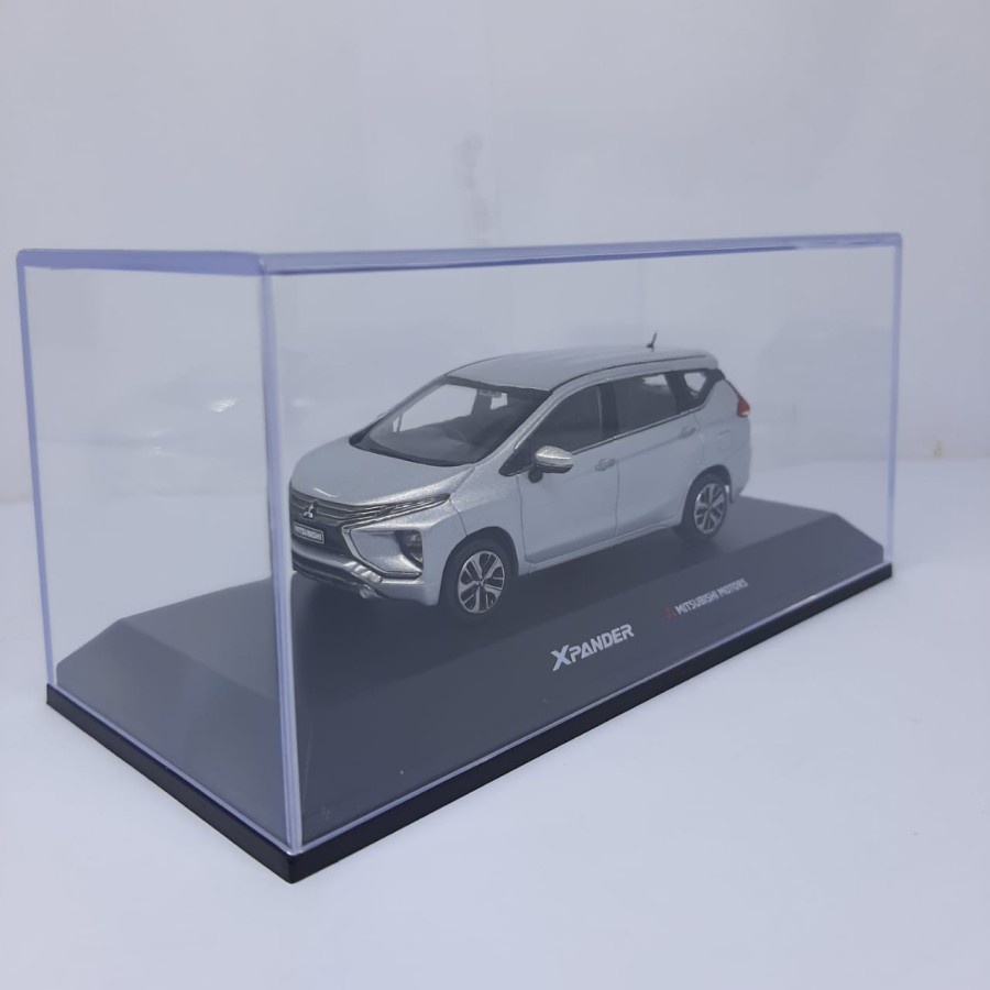 Diecast Xpander miniatur mobil Mitsubishi Motors dealerbox skala 43