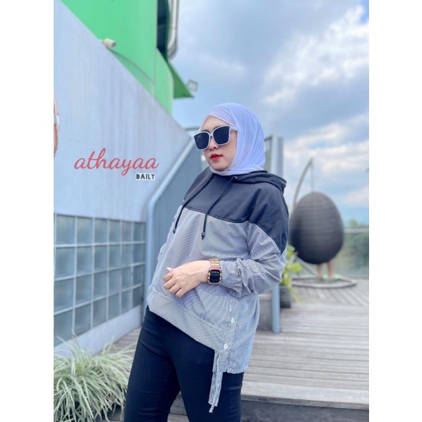 Kemeja hoodie tudung kepala hitam salur