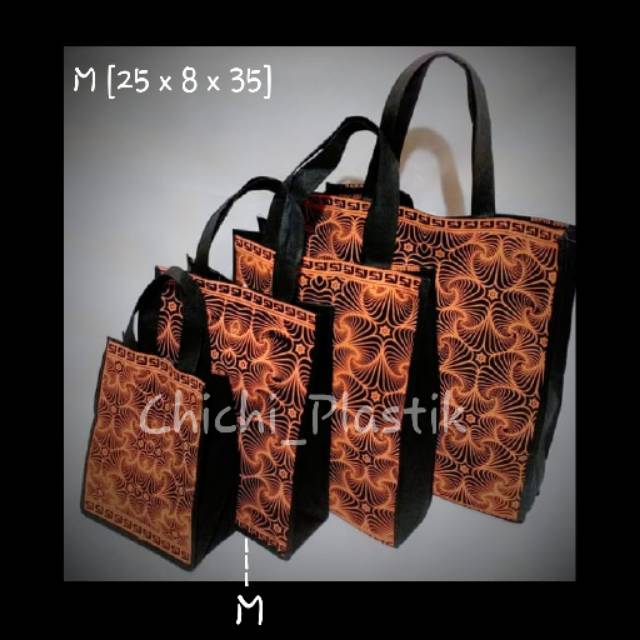 Kantong spunbond ukuran M / tas kain / goodie bag / tas souvenir/ kantong souvenir batik (25×35×8)