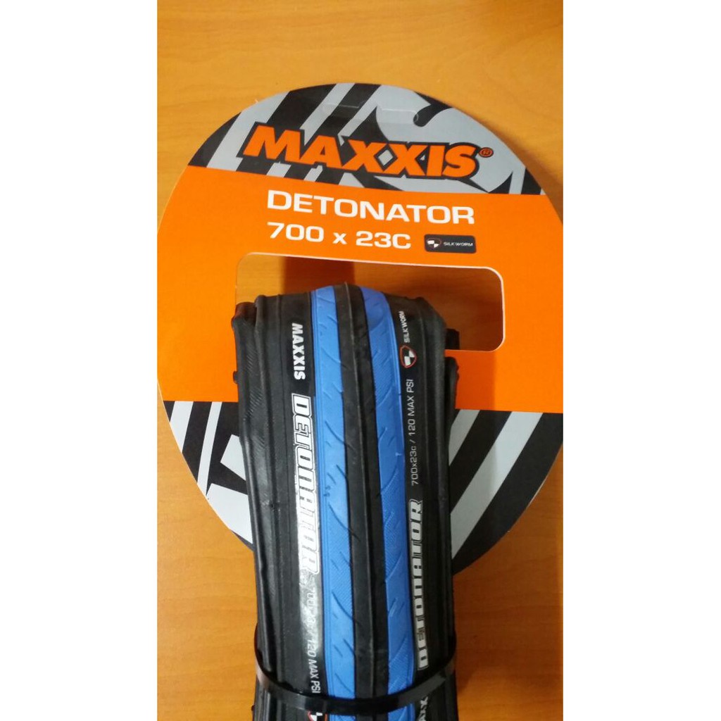 BAN LUAR MAXXIS DETONATOR 700 X 23 BLUE