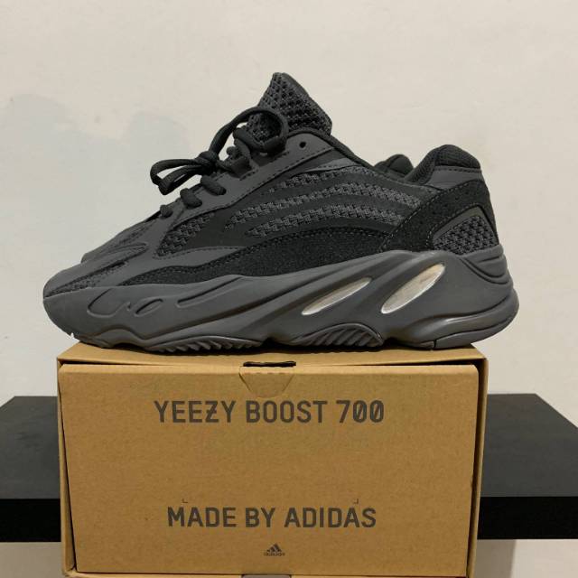 adidas yeezy boost 700 v2