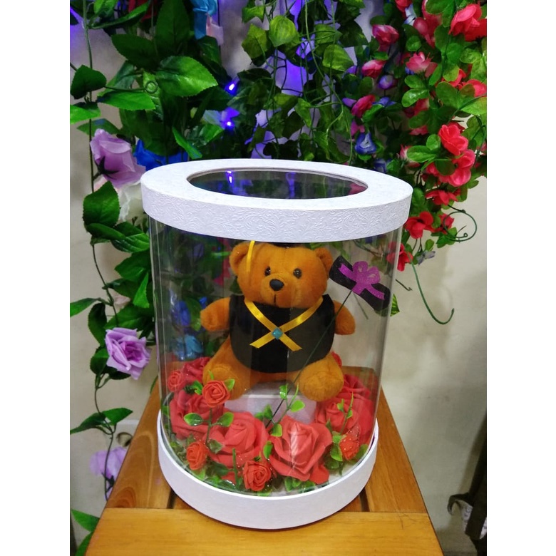 Boneka Teddy Wisuda Dalam Box Tabung Mika Bulat / Bloom Box Teddy Wisuda / Box Mika Tabung Teddy Wis