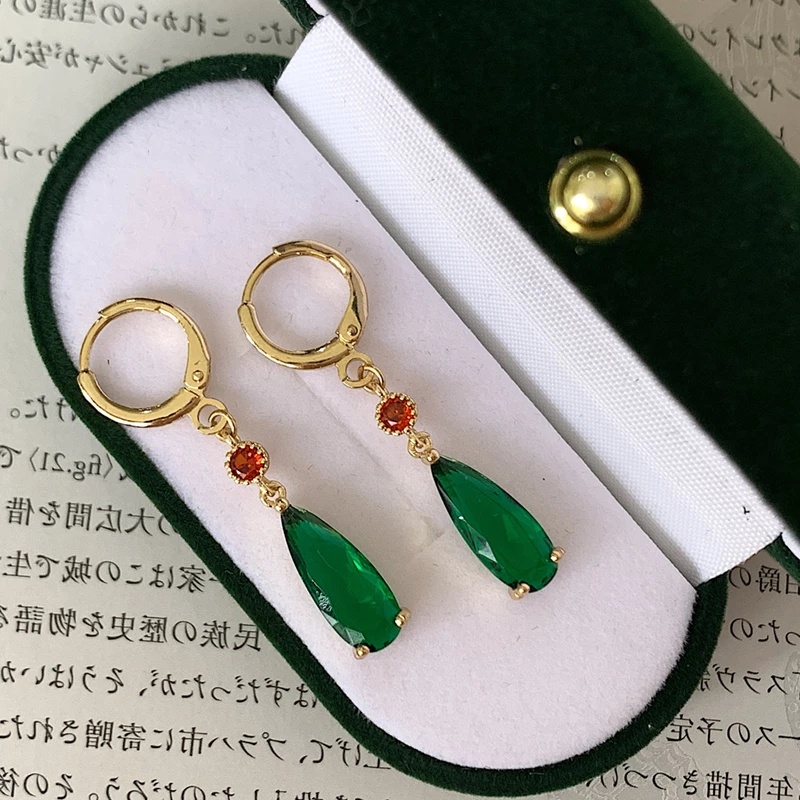 1 Pasang Anting Kait Gantung Wanita Desain Tetesan Air Hias Kristal Hijau Gaya Retro / Elegan / Simple Untuk Pernikahan