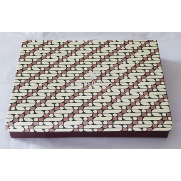 

Kotak Kado / Kotak Hadiah / Gift Box Pakaian B / Motif Batik Cokelat Kuning