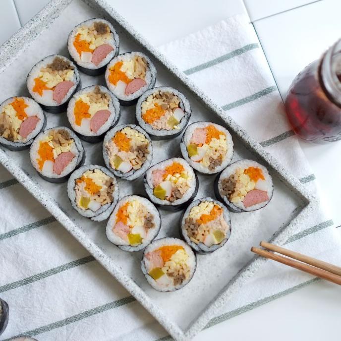 

vaargavaldian5678 Kimbap / Gimbab Korea (premium ingredients ) asli dibuat orang korea TERLARIS TERPERCAYA ORIGINAL