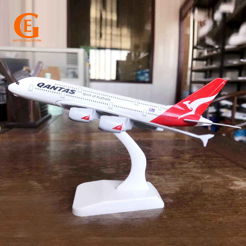 Qantas Airways A380 Model Pesawat Terbang Airbus 380 Bahan Alloy Diecast Ukuran 16CM / 20CM