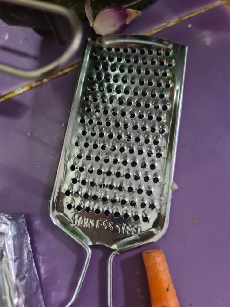 Parutan Keju Coklat Grater Cheese Alat Parut Dapur Stainless Steel  100gr