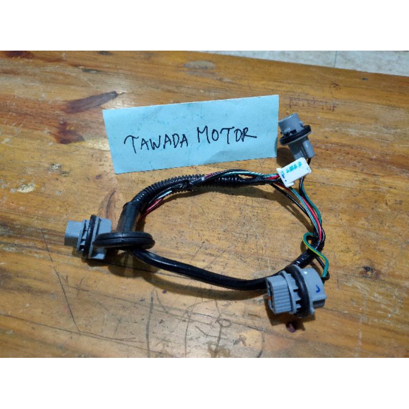 SOKET FITTING LAMPU STOP BELAKANG SET HONDA MOBILIO