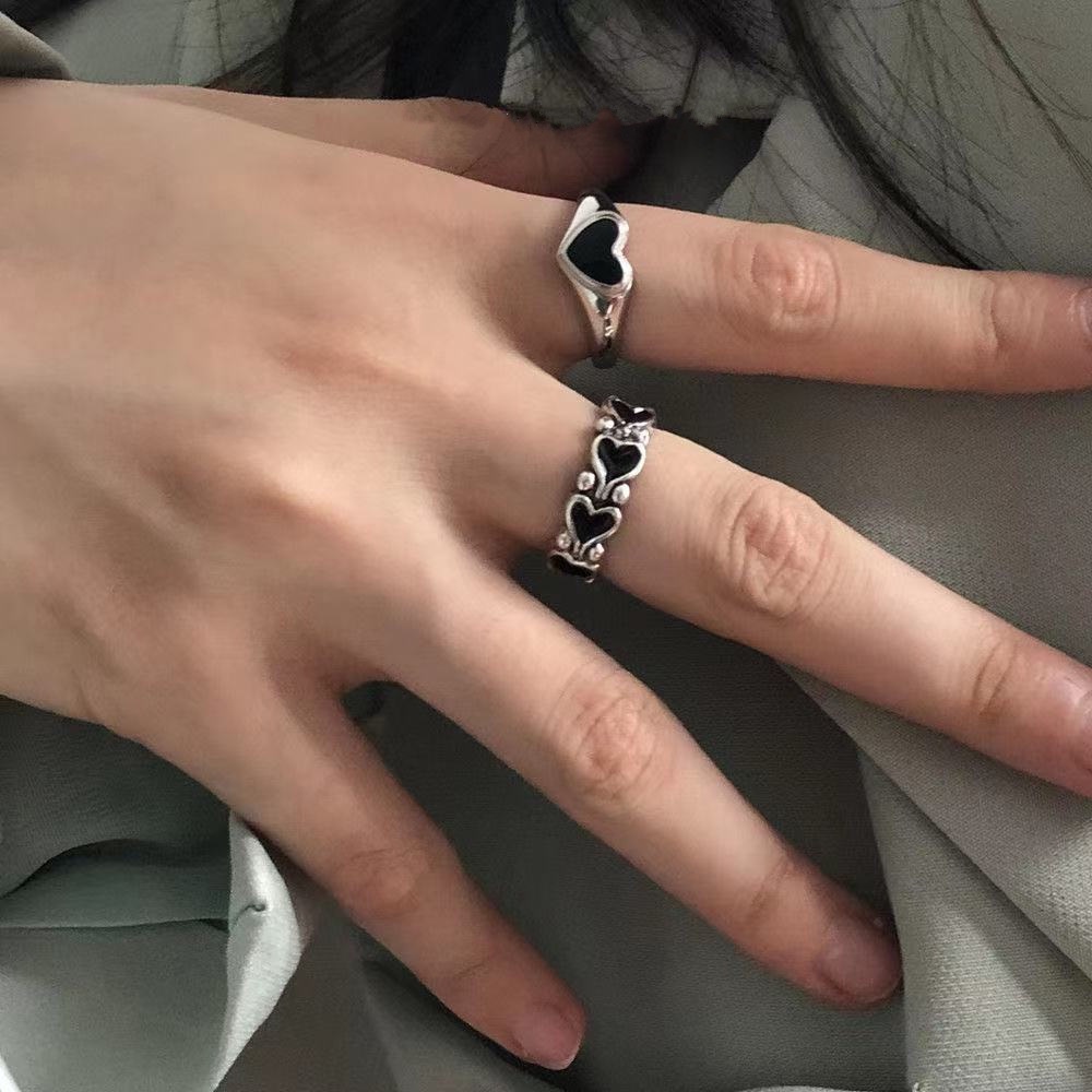 Cincin Model Terbuka Desain Hati Warna Hitam Gaya Retro Korea