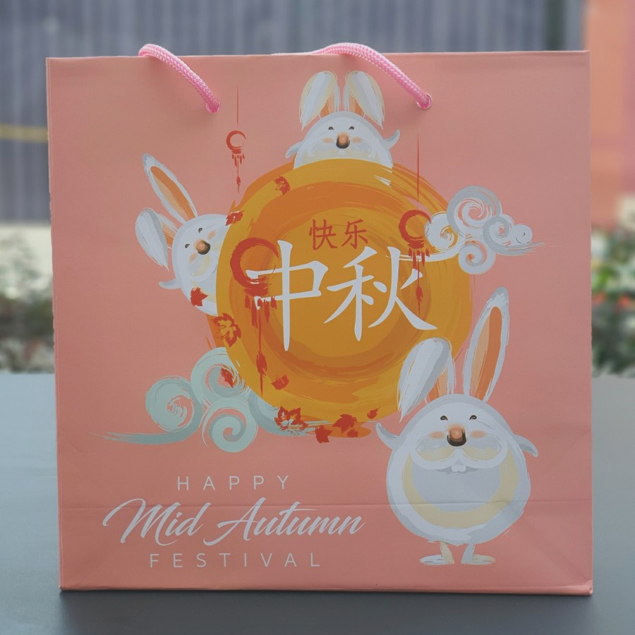 

Paperbag 22x22x7 cm goodie bag motif pink rabbit mooncake festival tas kotak packaging hampers