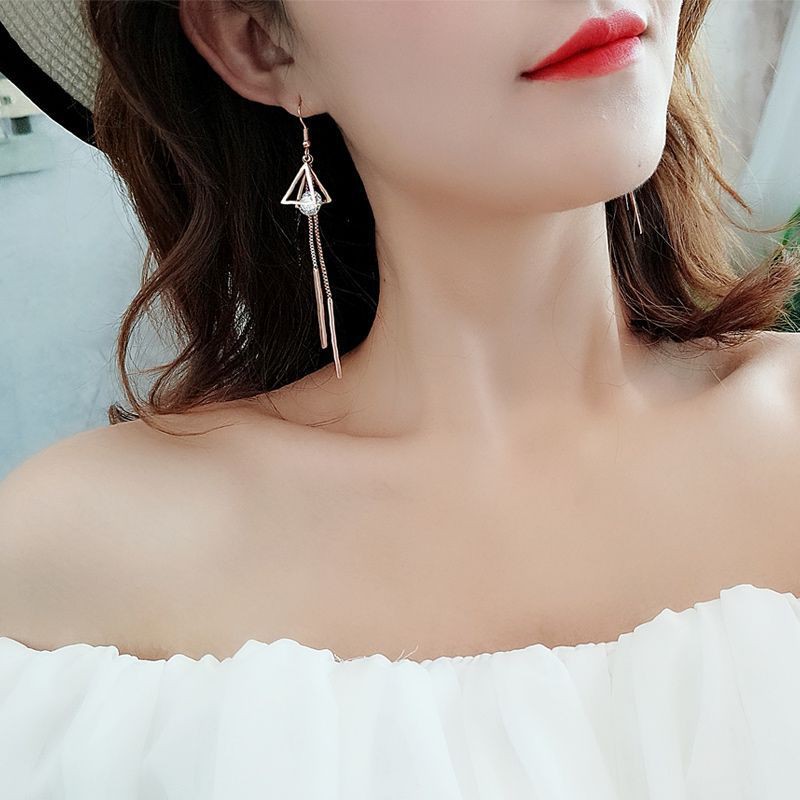 Anting juntai segitiga zircon Fashion Korea Titanium Anti Karat - ercassia