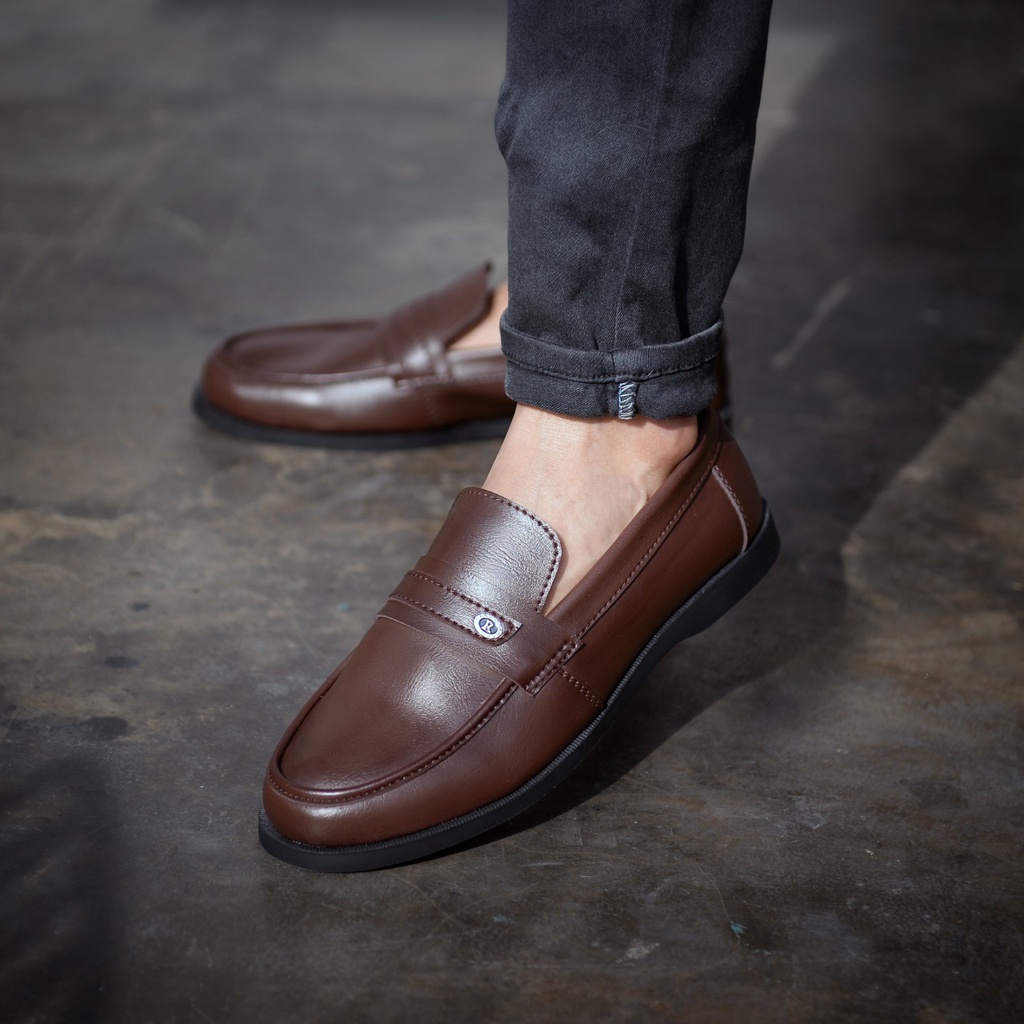 RIONZ X DRT - SepatuFormal Pantofel Pria Resmi Formal Slop Hitam Coklat Kulit PU Asli Original Brown Black Kantor Kuliah Casual Gereja Pesta Kondangan Nikahan Kerja Dinas Perkantoran PNS Guru Gaya Trendy Kekinian Terlaris Murah