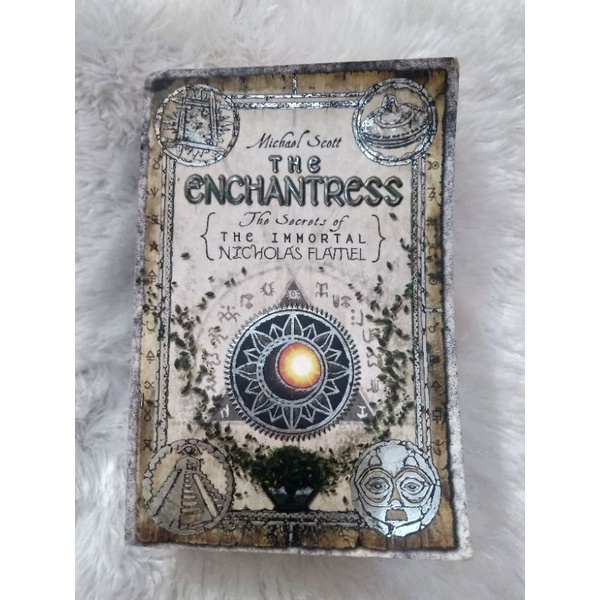 Preloved Novel The Enchantress by Michael Scott