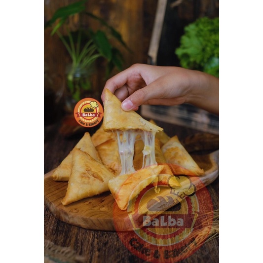 

[FROZEN] SAMBOSA KEBAB MOZARELLA ISI 10 (Isian daging sapi + keju mozarella)