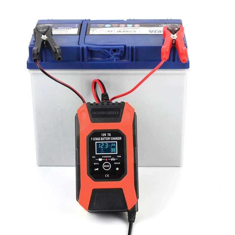 Foxsur Charger Aki Mobil Motor 105W 12V7A 120Ah with LCD - FBC1207-Merah