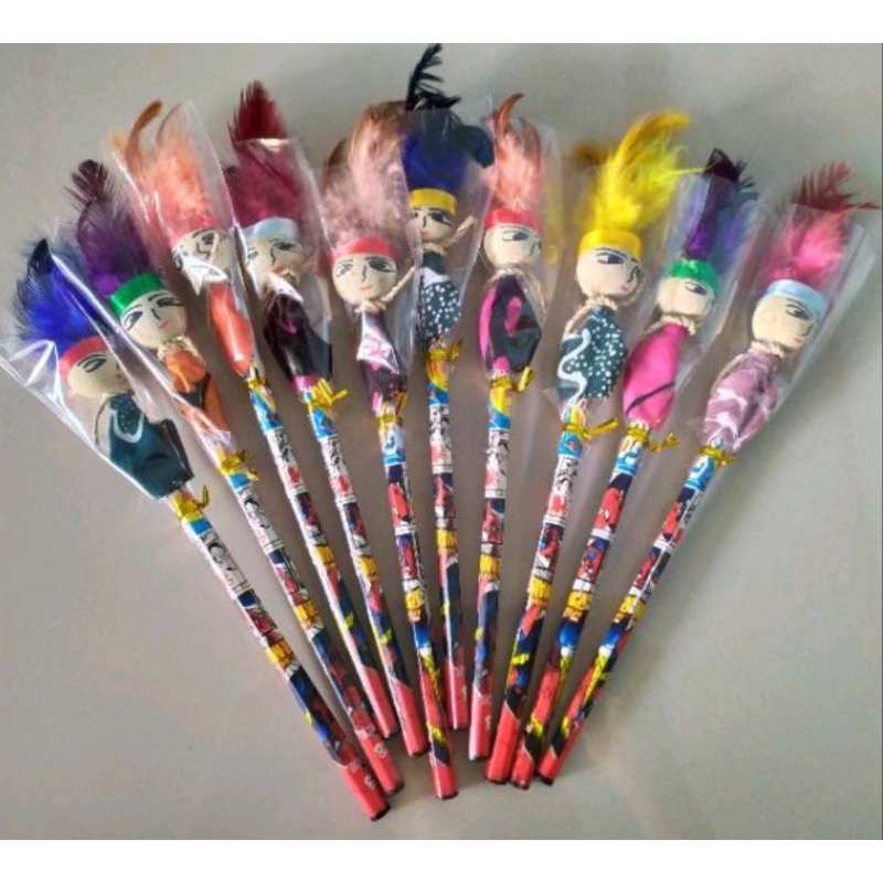 Pensil hias bulu ayam