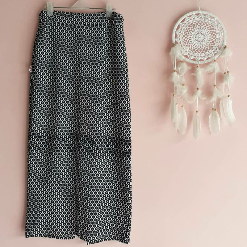 PRELOVED ROK PANJANG WANITA WAFFLE BAWAHAN REMAJA DEWASA ROK MUSLIMAH NAVY ROK PAYUNG SECOND