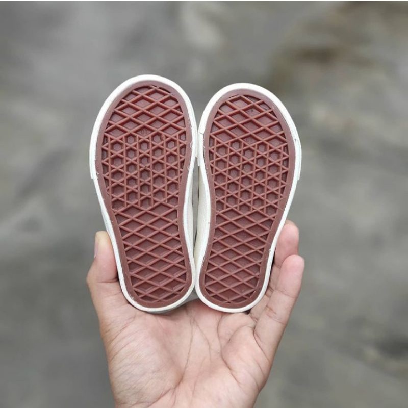 SEPATU ANAK SLIP ON HITAM OG SIMPLE DIPAKAI DAN MURAH