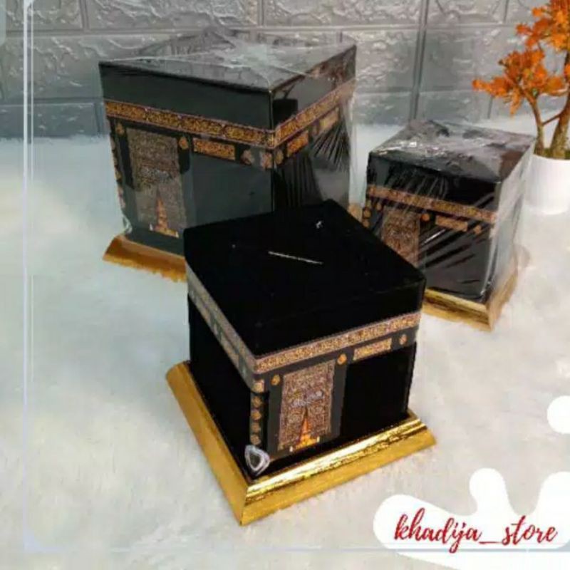 Celengan Miniatur Ka'bah