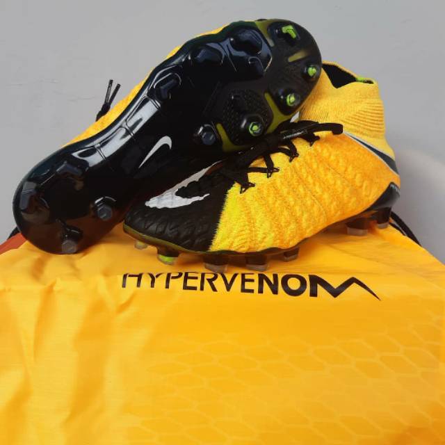 yellow and black hypervenoms