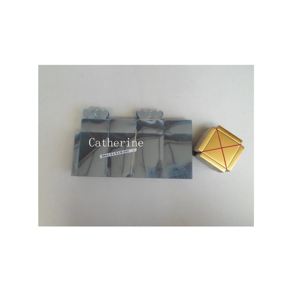 

Best Seller Kotak Mika 5 X 5 X 8 UNTUK GELAS SLOKI Alas Emas Diskon