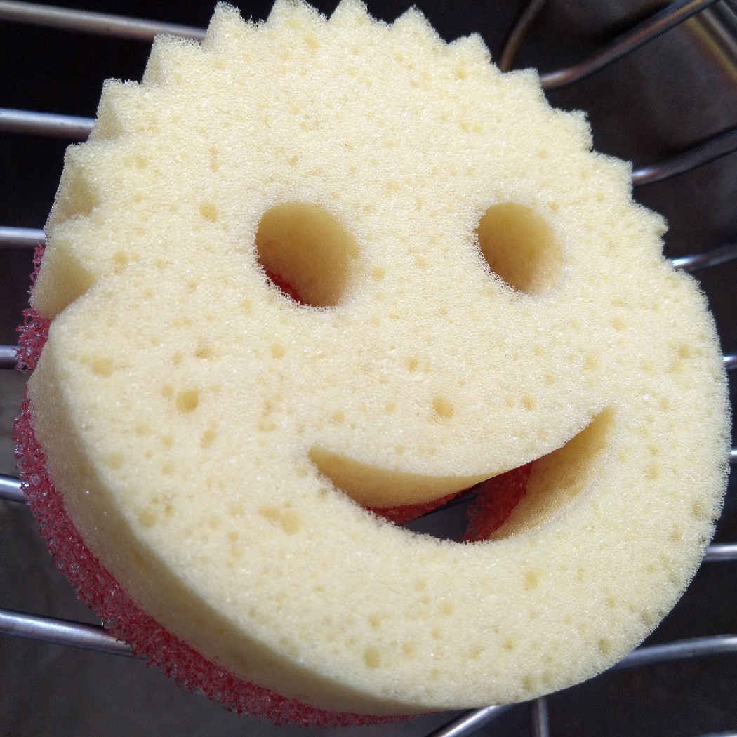 Spons Pembersih Peralatan Dapur Scrub Daddy Mommy Spon Cuci Piring