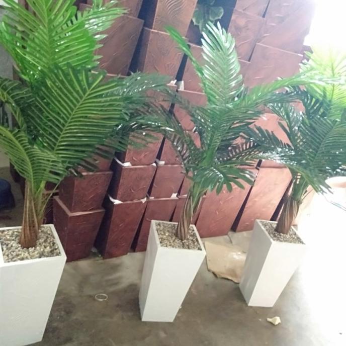 Pohon Palem Artificial Plastik Pot Besar Hiasan Deorasi Rumah