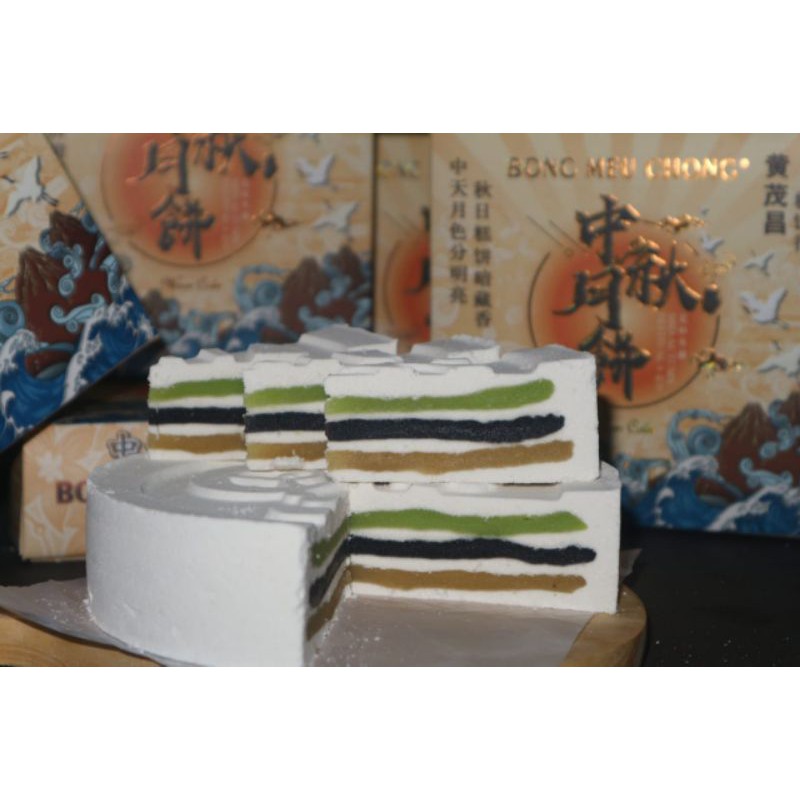 

Kue Bulan Bong Meu Chong Tausako Tiga Rasa kemasan box