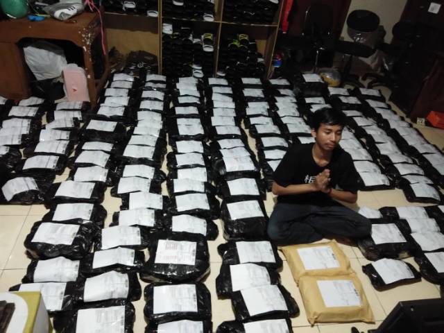 Termurah!!! Sandal Nike Smile Slides, Sandal nike FLIP FLOP Benassi Swoosh Sendal Pria Murah Import