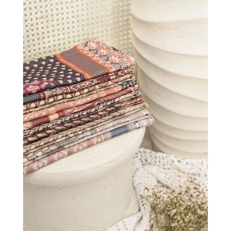 Julang Scarf Wearing Klamby blue topkapi dll