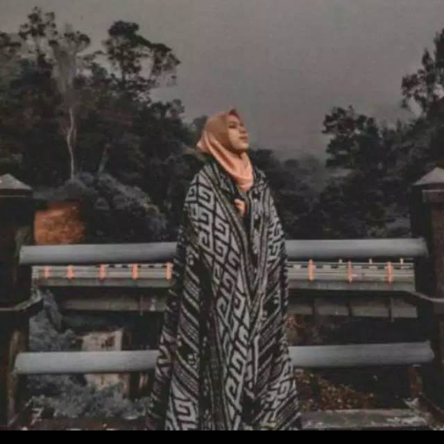 Kain tenun motif toraja black white original free gelang tenun