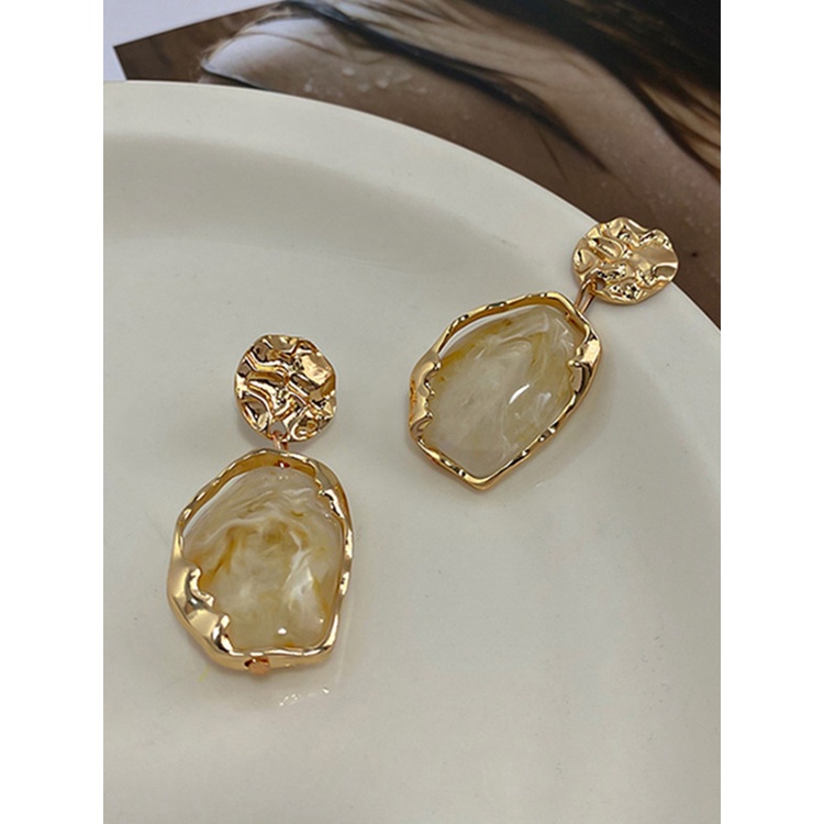 Anting Batu Zircon Bentuk Persegi Warna Emas Gaya Vintage Untuk Wanita