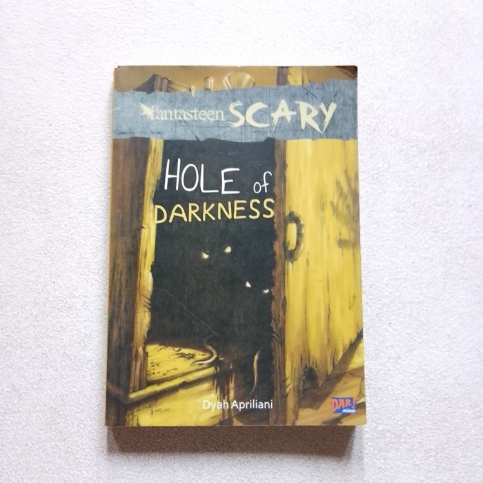 Buku Fantasteen Scary HOLE of DARKNESS