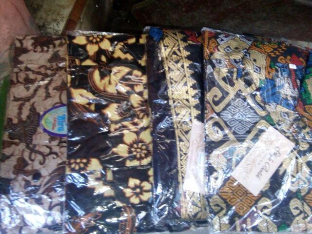 Kemeja Pria Etnik Lengan Panjang Motif Batik Solo Banyak Motif Ukuran M L Xl Xxl
