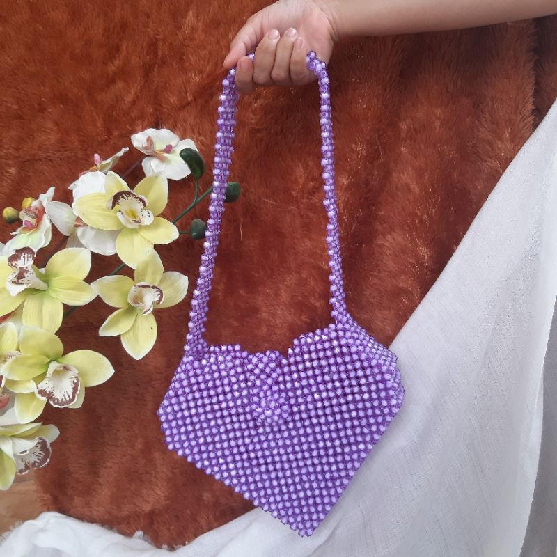 

LOUVRE BEADED BAG / Tas manik bentuk hati