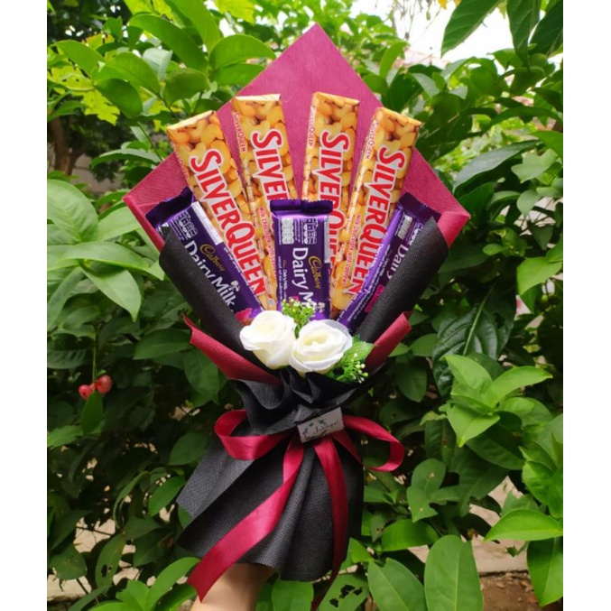 (S) BUKET COKLAT PLUS BUNGA PREMIUM HADIAH PACAR ISTRI ANNIVERSARY/paket/bingkisan Snack Ulang Tahun/Ultah/ Wisuda/Kado/Hadiah