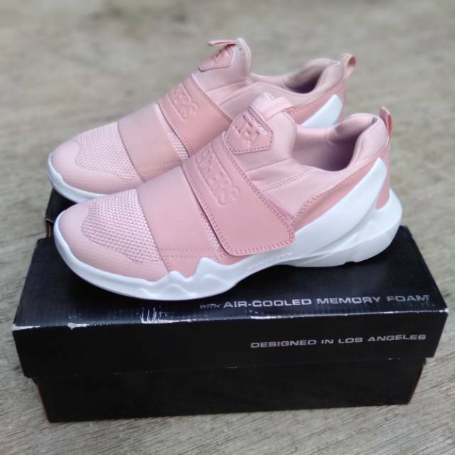 Skechers DLTA MONSTER