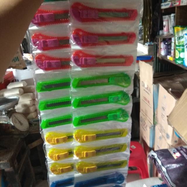 

Cutter /silet/pemotong kertas