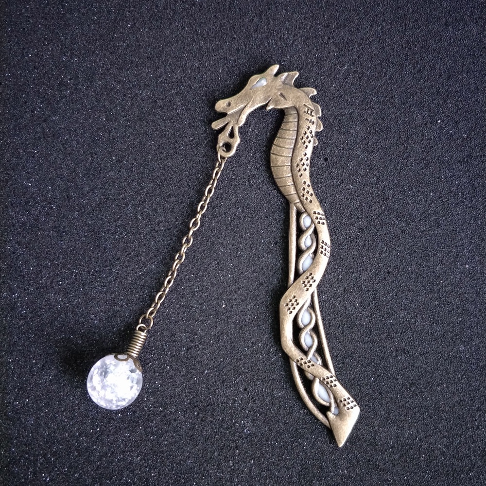 Bookmark / Pembatas Buku Desain Naga Retro Luminous Fluorescent Bahan Metal