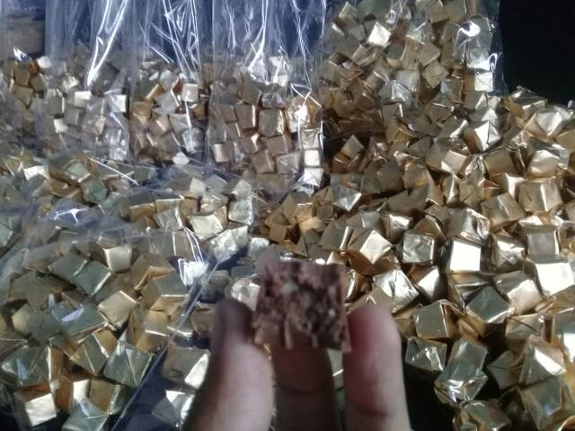 

ADR Promo Coklat piramid Silverqueen Mix gr isi 65pcs